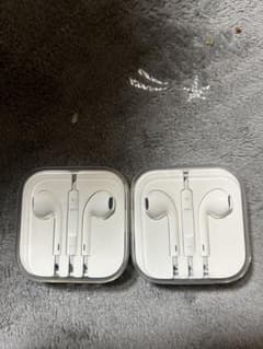 Apple EarPods ホワイト 2セット ケース付き新品未使用のサムネイル
