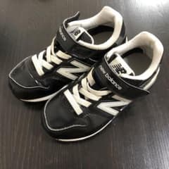 ニューバランス黒スニーカー17cmのサムネイル