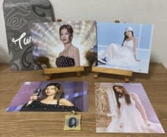 TWICEサナ　フォトカード四枚のサムネイル