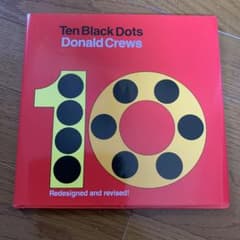 Ten Black Dots Donald Crews 絵本のサムネイル