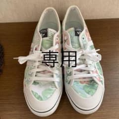 adidas花柄スニーカーのサムネイル
