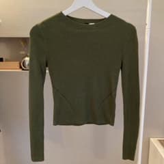 H&M クルーネックショート丈ニットのサムネイル
