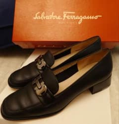 Salvatore Ferragamo ブラックローファーのサムネイル
