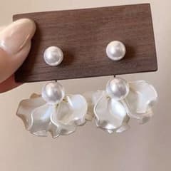 パールフラワーピアス ホワイト 白のサムネイル