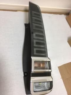 ヴォクシー80後期テールランプ 美品 ガラスコーティング済み 右側のサムネイル