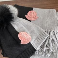 セット商品 MONCLER ニット帽 /マフラーM 黒・グレー - メルカリ