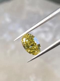 A dazzling 1.01ct yellow diamond, VS1 clarity, VG grade, IGI certified, lab-certified diamond.
