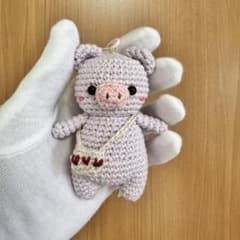 チ*☆様 ハンドメイドあみぐるみ ブタさんキーホルダーのサムネイル