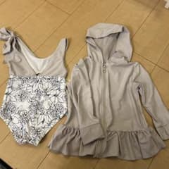 美品バースデイ⭐︎花柄ベビー水着⭐︎ラッシュガード⭐︎95のサムネイル