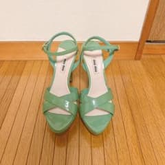 miumiu エナメル　ハイヒール　サンダルのサムネイル