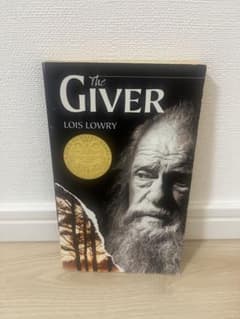 The Giver by Lois Lowryのサムネイル