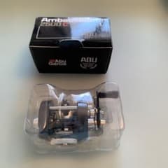 【非売品・未開封】アブガルシア ミニチュア　アンバサダー 2500C ブラックのサムネイル