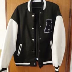 SHEIN スタジャン ブラック ホワイト Aロゴのサムネイル