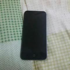 iPhone５ 16GB ブラック ネットワーク利用制限○のサムネイル