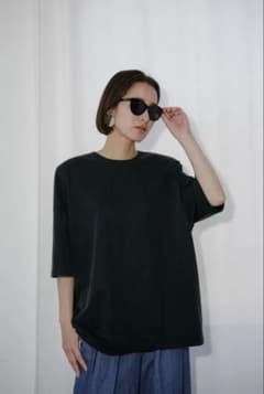 【新品未使用】roughlow accent shoulder teeブラック 新品未使用】 roughlow accent shoulder tee 黒 - メルカリ