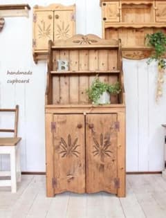 ハンドメイド　麦穂のカップボード　カントリー家具 ハンドメイド 麦穂のカップボード カントリー家具 - メルカリ