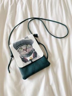 おませな猫のポーチのサムネイル