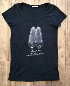 Simpliciteシンプリシテェ　半袖Tシャツ　ブラック　パンプス　リボンのサムネイル