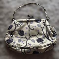 PRADA プラダ 花柄刺繍 ベージュハンドバッグ がま口バッグ - メルカリ