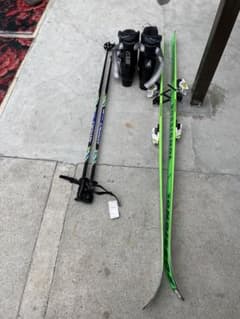 スキー板、ブーツ、ストックのセット - メルカリ