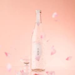 白銀酒 桜の花びらデザイン 日本酒 白銀酒 桜の花びらデザイン 日本酒 - メルカリ