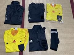 サッカー　審判ユニホーム一式新品あり　パンツありました雨用もあり　Mサイズ他のサムネイル