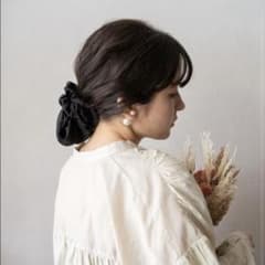 tsumugu 美髪シュシュpremium ブラック シルク ポニーテールのサムネイル