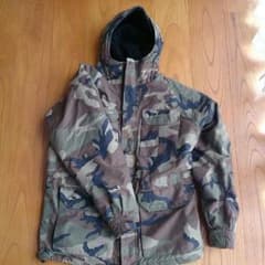 激安！！ノースフェイスカモ厚手ジャケット！メンズMサイズ！のサムネイル