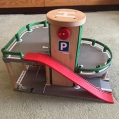 ブリオ　駐車場　BRIO WORLD パーキングガレージのサムネイル