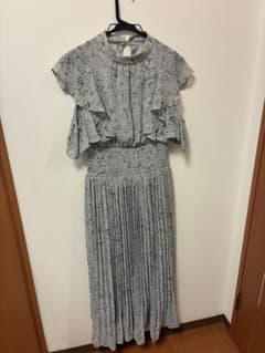花柄 フリルショルダー プリーツワンピースのサムネイル