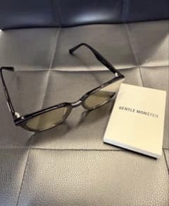 Gentle Monster LILIT　サングラス　正規品　箱・ケース付きのサムネイル