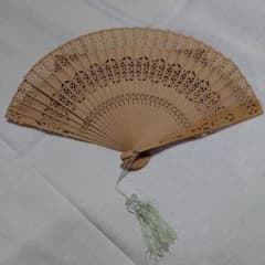 中国工芸品 透かし彫り 木製扇子 タッセル付き - メルカリ