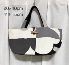 ハンドメイド トートバッグ モノトーン ウッドボタンのサムネイル