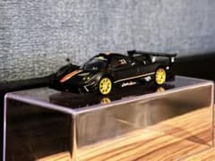 Pagani Zonda Revolucion ミニカーのサムネイル
