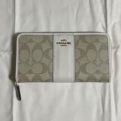 新品未使用 COACH ジッパー式長財布 ベージュ/ホワイトのサムネイル
