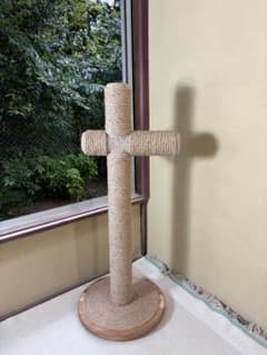 爪研ぎポール　キャットタワー　木製 猫家具　猫用品　ベンガラ　麻縄　ハンドメイドのサムネイル