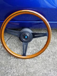 車のハンドルのサムネイル