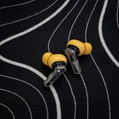 Nothing Ear (a) ワイヤレスイヤホン 本体 イエロー　ジャンクのサムネイル