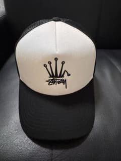 Stussy キャップ ホワイト　ブラックのサムネイル