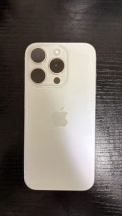 美品 Apple iPhone 15 Pro 256GB ホワイトチタニウムのサムネイル