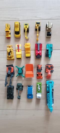 トミカ　まとめ売り(トミカ86台と、トミカじゃないもの18台)のサムネイル