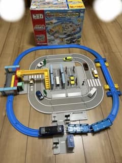 トミカとプラレールのロータリーセットと他トミカ7台セット トミカとプラレールのロータリーセットと他トミカ7台セット - メルカリ