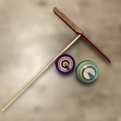 【美品】昔遊びセット 竹とんぼ ＆ 木製こま2個 知育玩具のサムネイル