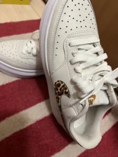 NIKE ヒョウ柄スニーカーのサムネイル