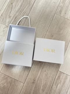 Dior ギフトボックス ホワイトのサムネイル