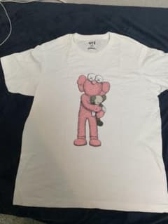 【新品未使用】ユニクロ Tシャツ　KAWSコラボのサムネイル