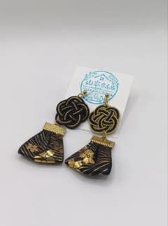 水引 ピアス 梅結び ブラック×ゴールドのサムネイル