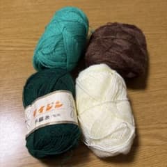 手編み糸 4個セット 緑（暗め） 緑（明るめ）茶 白のサムネイル