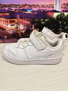 美品★NIKE ホワイト スニーカー 18cmのサムネイル