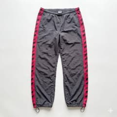 NIKE ナイロンパンツ サイドロゴ ブラック×レッドのサムネイル